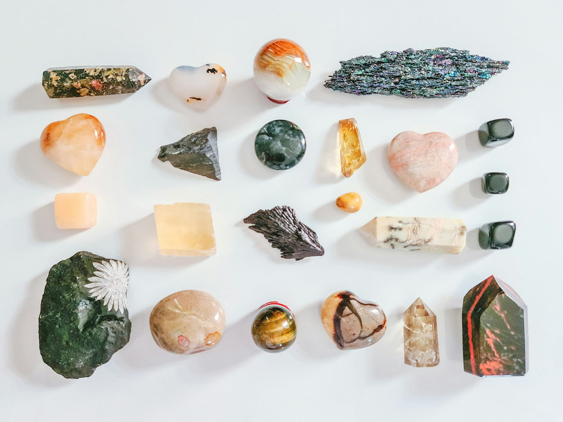 Arrangement of natural crystals and gemstones on a neutral surface